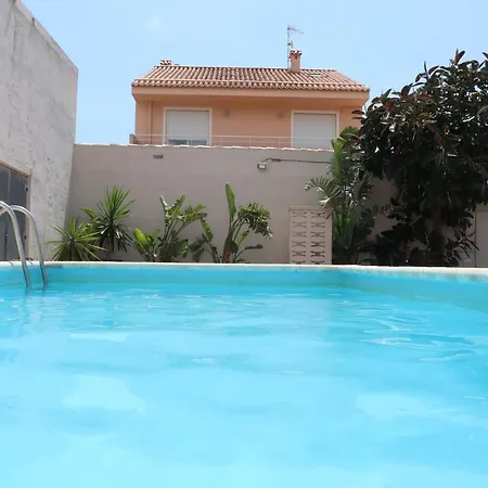 Casa Familiar En Primera Linea De Playa Con Piscina * Пусоль