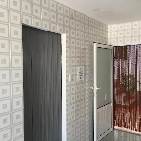 Casa Familiar En Primera Linea De Playa Con Piscina