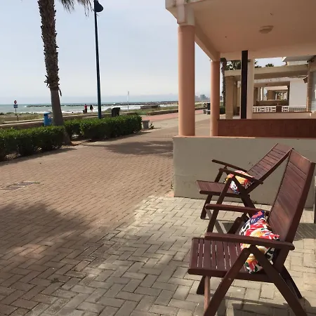 Casa Familiar En Primera Linea De Playa Con Piscina