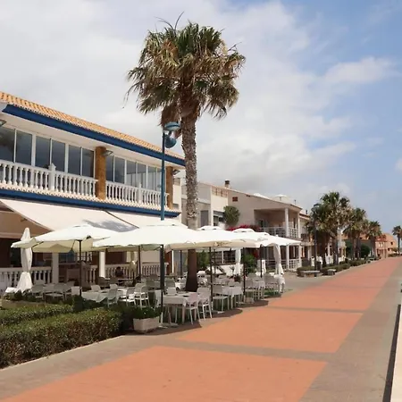 Hébergement de vacances Casa Familiar En Primera Linea De Playa Con Piscina Puzol
