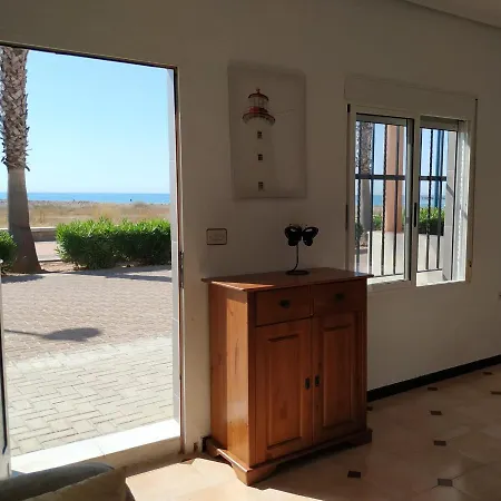 Casa Familiar En Primera Linea De Playa Con Piscina Hébergement de vacances *