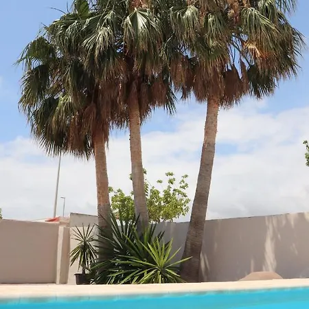Hébergement de vacances Casa Familiar En Primera Linea De Playa Con Piscina *
