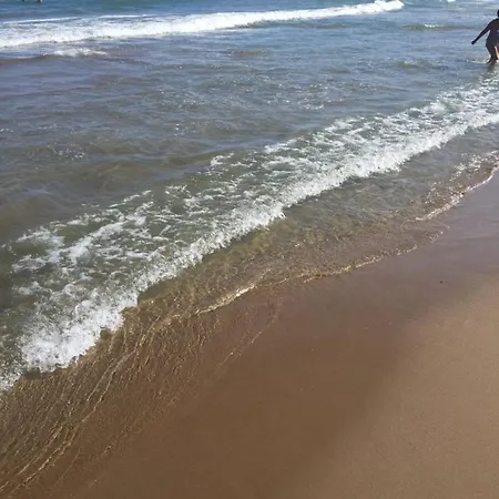 Casa Familiar En Primera Linea De Playa Con Piscina