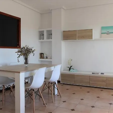 Casa Familiar En Primera Linea De Playa Con Piscina